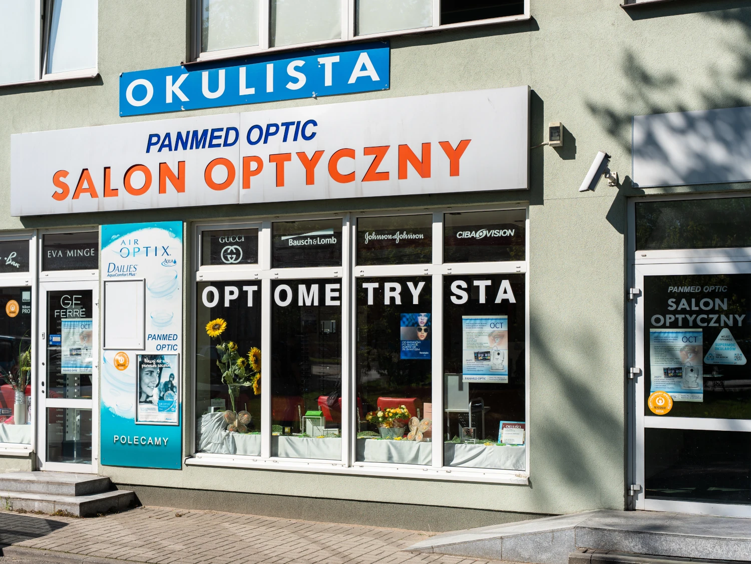 Wejście do salonu PANMED OPTIC przy Placu 1000-lecia 23 w Siedlcach